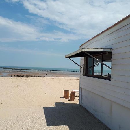 Maisonnette A Proximite Plage Et Port De St-Martin 圣马丹德雷 外观 照片
