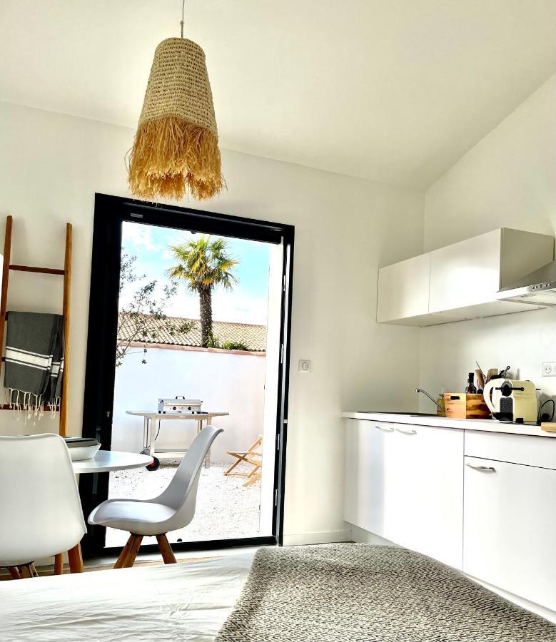 Maisonnette A Proximite Plage Et Port De St-Martin 圣马丹德雷 外观 照片